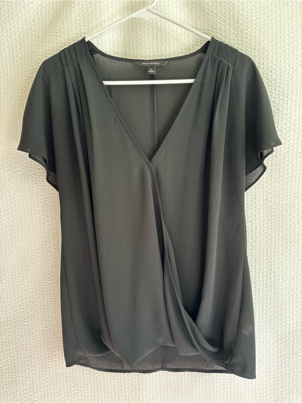 Banana Republic Black Surplice Flutter Sleeve Blouse Women’s Medium Sheer Top
